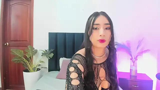 SerenaAveline from StripChat is Freechat