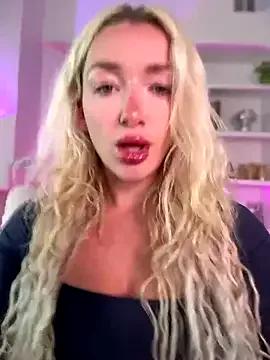 Discover our girls online shows and discover the company of countless livestreamers, with stunning shapes, sex toys and more.