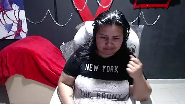 serenamystsh from StripChat is Freechat