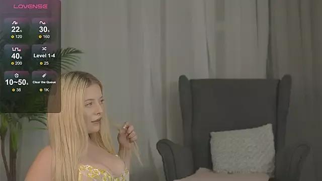 SerenaNoir from StripChat