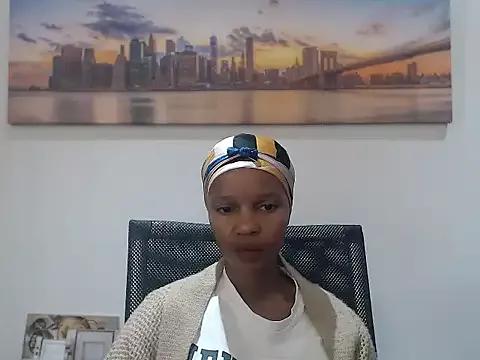 SereneLips from StripChat