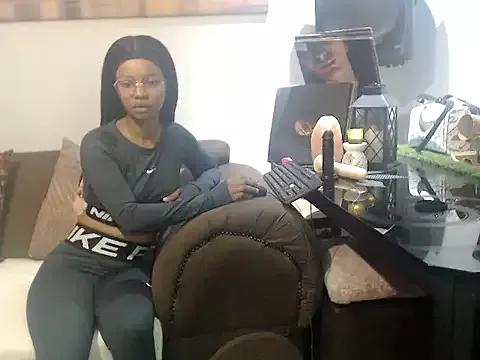 SereneLips from StripChat