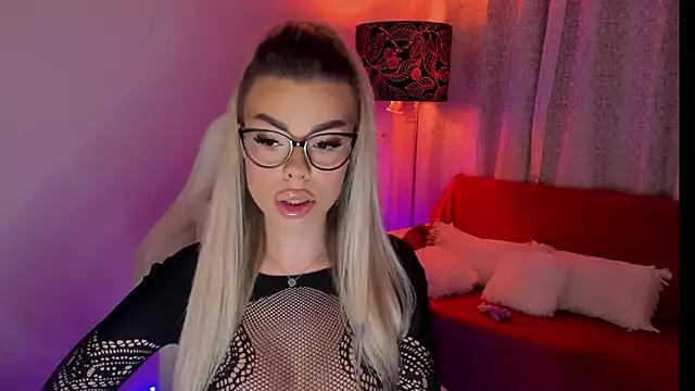 SerraVondeee webcams show profile image 