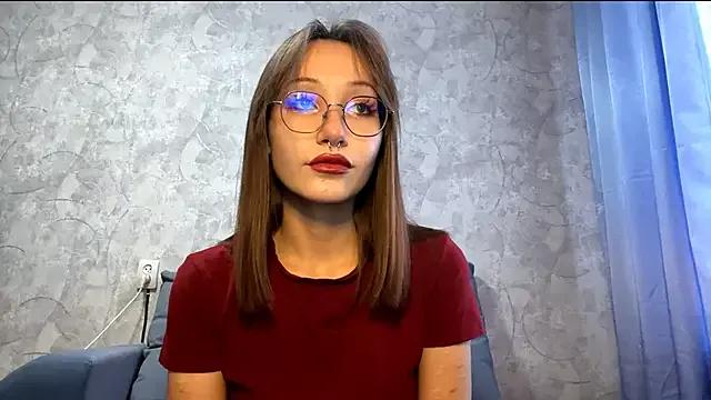 Discover our girls online shows and discover the company of countless livestreamers, with stunning shapes, sex toys and more.