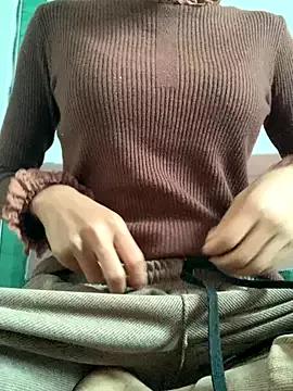 Discover our girls online shows and discover the company of countless livestreamers, with stunning shapes, sex toys and more.