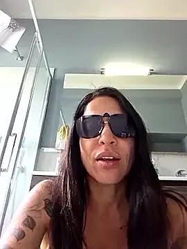 Discover our girls online shows and discover the company of countless livestreamers, with stunning shapes, sex toys and more.