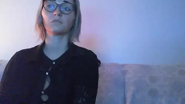 Discover our girls online shows and discover the company of countless livestreamers, with stunning shapes, sex toys and more.