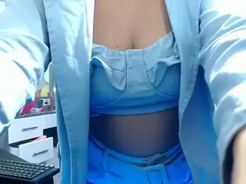 Discover our girls online shows and discover the company of countless livestreamers, with stunning shapes, sex toys and more.