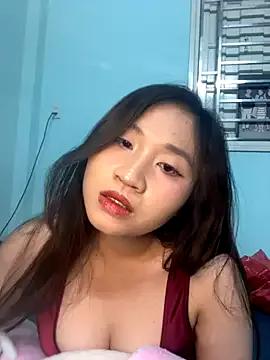 Discover our girls online shows and discover the company of countless livestreamers, with stunning shapes, sex toys and more.