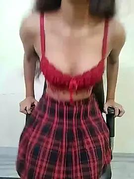 Discover our girls online shows and discover the company of countless livestreamers, with stunning shapes, sex toys and more.