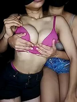 Discover our girls online shows and discover the company of countless livestreamers, with stunning shapes, sex toys and more.