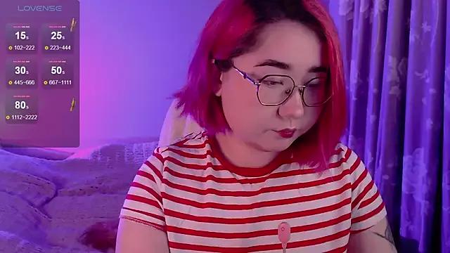 Discover our girls online shows and discover the company of countless livestreamers, with stunning shapes, sex toys and more.