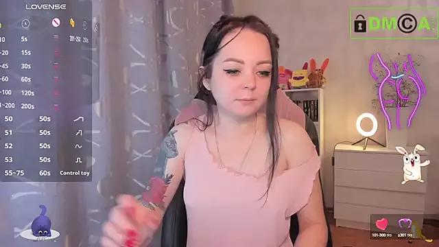 Discover our girls online shows and discover the company of countless livestreamers, with stunning shapes, sex toys and more.