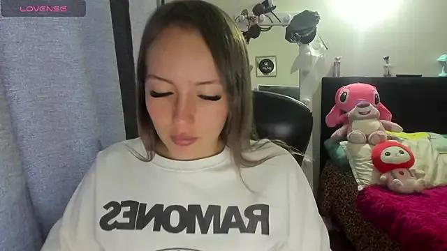 SexyBlondieY from StripChat is Freechat