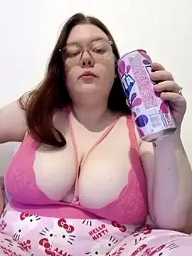 Discover our girls online shows and discover the company of countless livestreamers, with stunning shapes, sex toys and more.