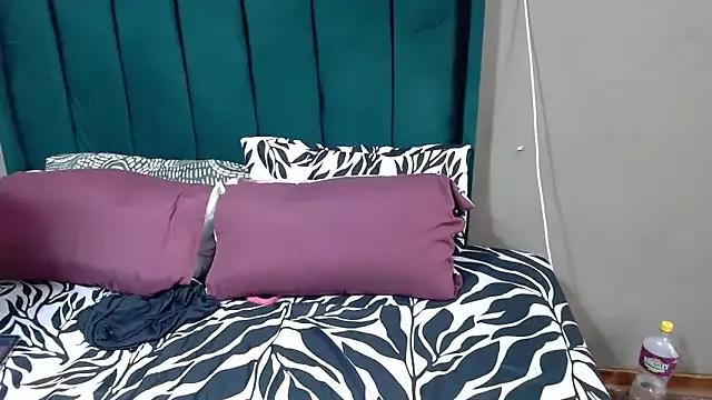 SexyDoll25x from StripChat is Freechat