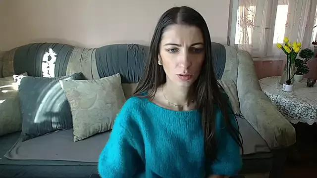 Discover our girls online shows and discover the company of countless livestreamers, with stunning shapes, sex toys and more.