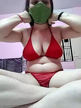 Discover our girls online shows and discover the company of countless livestreamers, with stunning shapes, sex toys and more.
