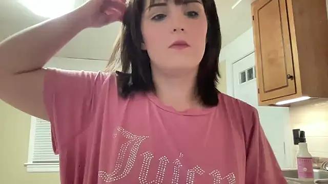 Discover our girls online shows and discover the company of countless livestreamers, with stunning shapes, sex toys and more.