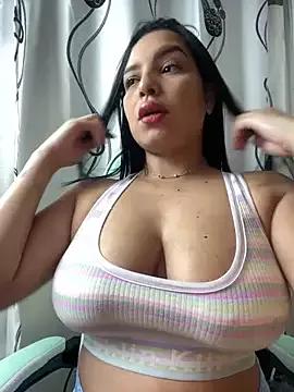 Discover our girls online shows and discover the company of countless livestreamers, with stunning shapes, sex toys and more.