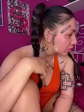 Discover our girls online shows and discover the company of countless livestreamers, with stunning shapes, sex toys and more.