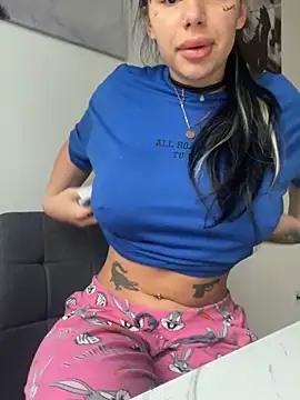 Discover our girls online shows and discover the company of countless livestreamers, with stunning shapes, sex toys and more.