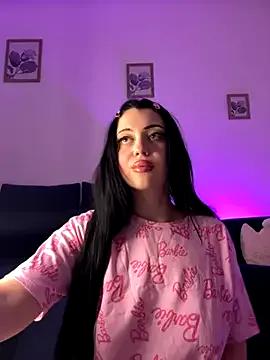 Discover our girls online shows and discover the company of countless livestreamers, with stunning shapes, sex toys and more.