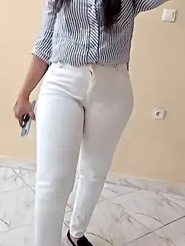 Discover our girls online shows and discover the company of countless livestreamers, with stunning shapes, sex toys and more.