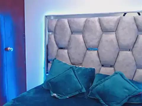 Shairabrunette webcams show profile image 