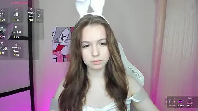 Discover our girls online shows and discover the company of countless livestreamers, with stunning shapes, sex toys and more.