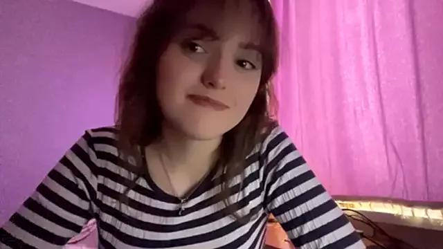 Discover our girls online shows and discover the company of countless livestreamers, with stunning shapes, sex toys and more.