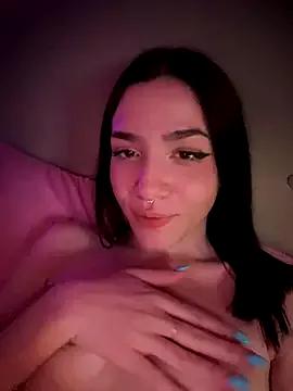 ShannonShanny from StripChat is Freechat