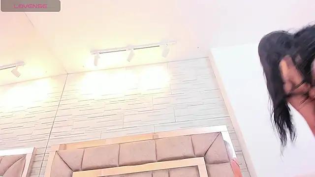 Discover our girls online shows and discover the company of countless livestreamers, with stunning shapes, sex toys and more.