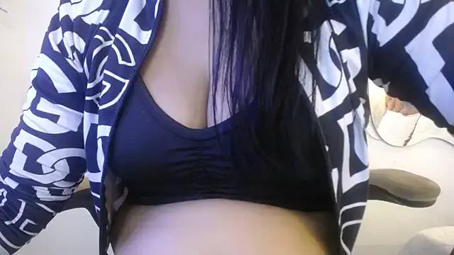 Discover our girls online shows and discover the company of countless livestreamers, with stunning shapes, sex toys and more.