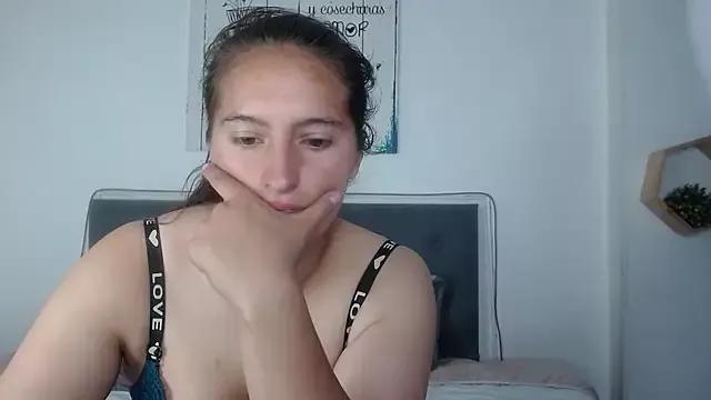 Discover our girls online shows and discover the company of countless livestreamers, with stunning shapes, sex toys and more.