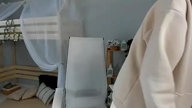 Sharon_Evansi from StripChat is Freechat
