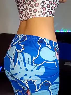 Discover our girls online shows and discover the company of countless livestreamers, with stunning shapes, sex toys and more.
