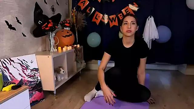 SharonStormy from StripChat is Freechat