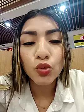Discover our girls online shows and discover the company of countless livestreamers, with stunning shapes, sex toys and more.