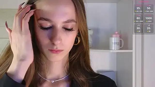 Discover our girls online shows and discover the company of countless livestreamers, with stunning shapes, sex toys and more.