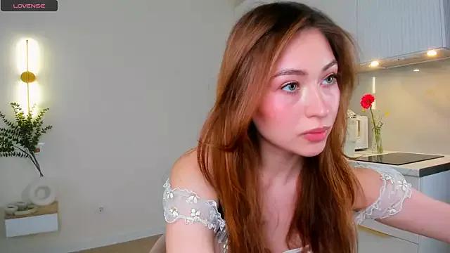 Discover our girls online shows and discover the company of countless livestreamers, with stunning shapes, sex toys and more.