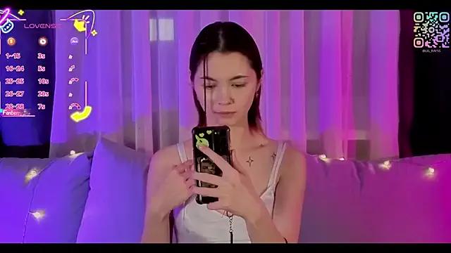 Discover our girls online shows and discover the company of countless livestreamers, with stunning shapes, sex toys and more.