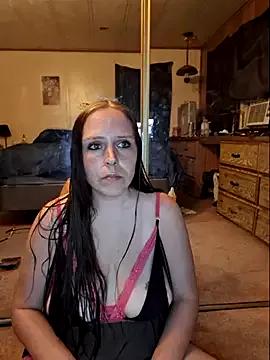 Discover our girls online shows and discover the company of countless livestreamers, with stunning shapes, sex toys and more.