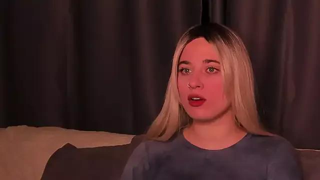 Discover our girls online shows and discover the company of countless livestreamers, with stunning shapes, sex toys and more.