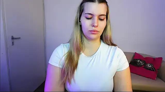 ShyHotNerd from StripChat is Freechat