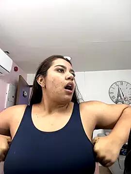 Discover our girls online shows and discover the company of countless livestreamers, with stunning shapes, sex toys and more.