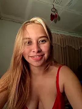 Discover our girls online shows and discover the company of countless livestreamers, with stunning shapes, sex toys and more.