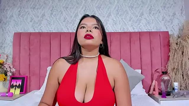 Discover our girls online shows and discover the company of countless livestreamers, with stunning shapes, sex toys and more.