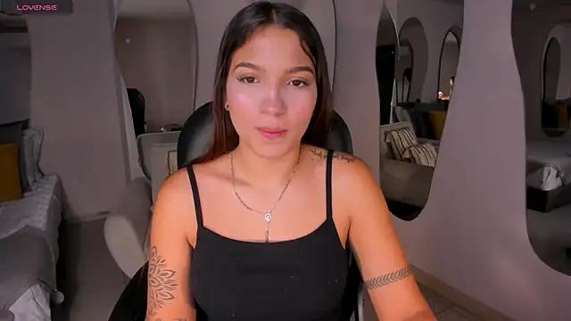 Discover our girls online shows and discover the company of countless livestreamers, with stunning shapes, sex toys and more.