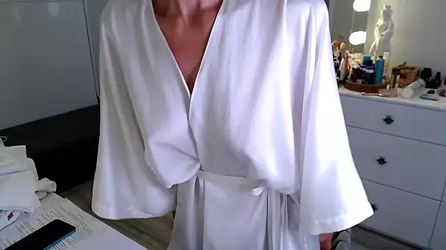 SilkenMuse_ from StripChat is Freechat